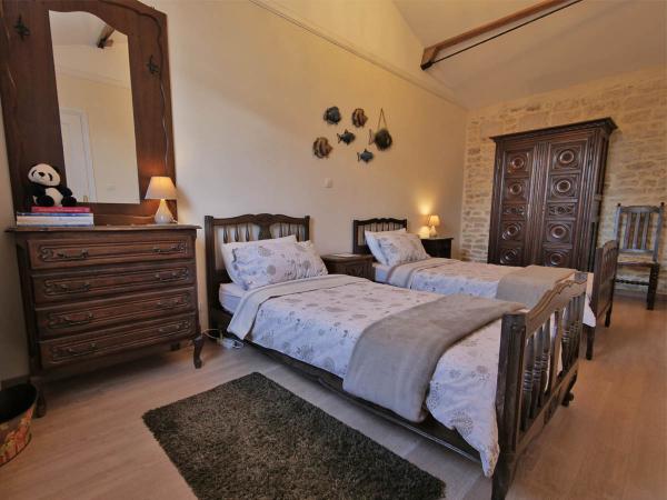 Twin Bedroom at L'Ecurie Holiday Cottage